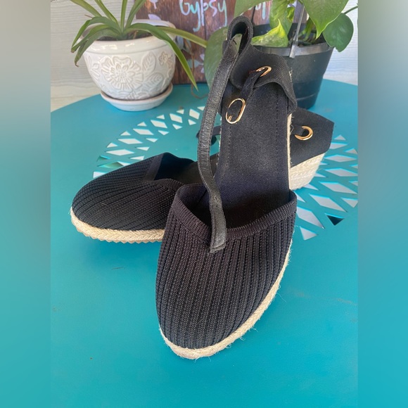 Sandals - Picture 2 of 5